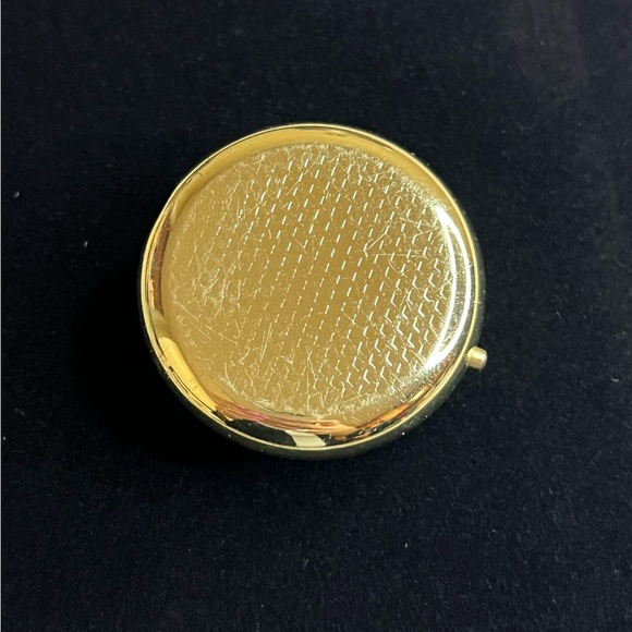 VINTAGE VICTORIAN CAMEO DANCING COUPLE TRINKET PILL BOX COMPACT - Picture 5 of 8